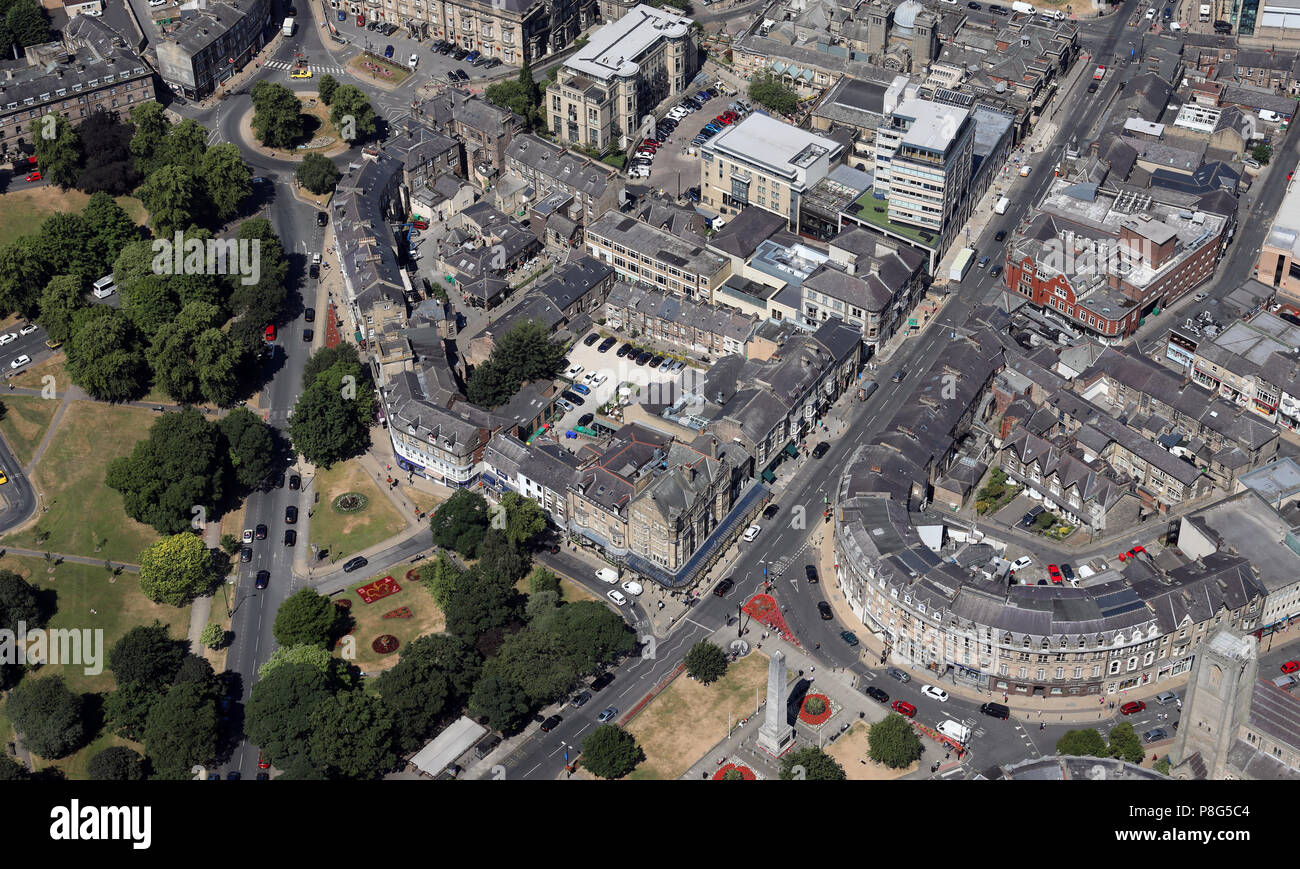 Luftaufnahme von Bettys Cafe Kaffee Shop & Restaurant im Zentrum der Stadt Harrogate, North Yorkshire Stockfoto