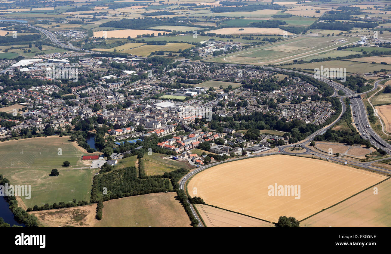 Luftaufnahme von Wetherby Stadtzentrum und der A1 (M) Stockfoto