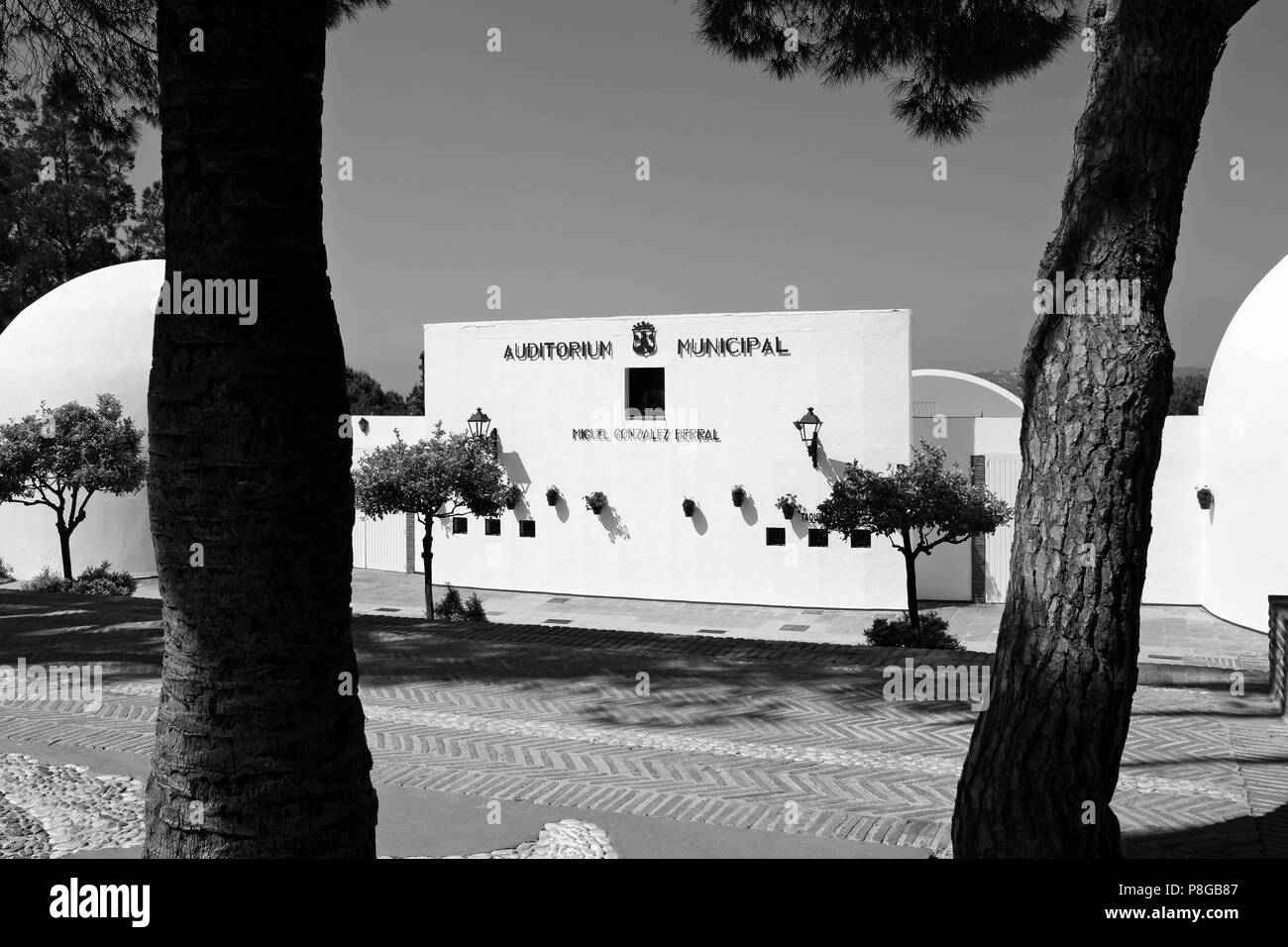 Die Schwarz-Weiß-Fotografie. Typische weiße Dorf Mijas. Costa del Sol, Málaga Provinz. Andalusien, Süd Spanien Europa Stockfoto