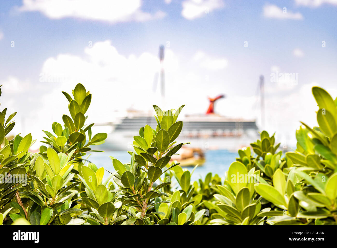 St. Thomas, US Virgin Islands - 01 April 2014: Carnival Liberty Kreuzfahrtschiff der Hl. Thomas Cruise Port Terminal angedockt Stockfoto