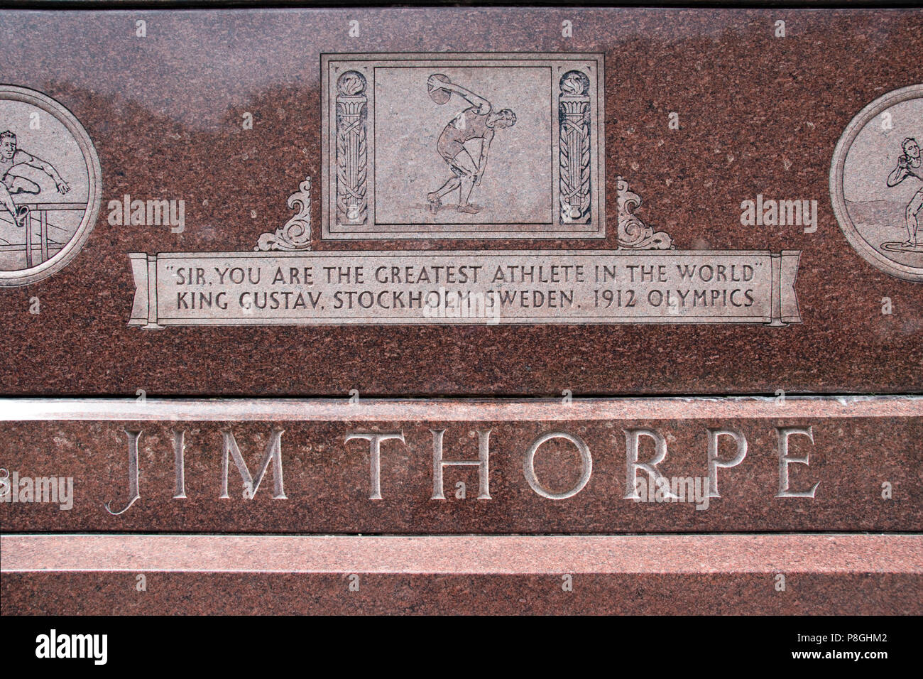 Das Grab von Native American Sports Abbildung, Jim Thorpe, Jim Thorpe Memorial Park, Jim Thorpe, Pennsylvania. Stockfoto