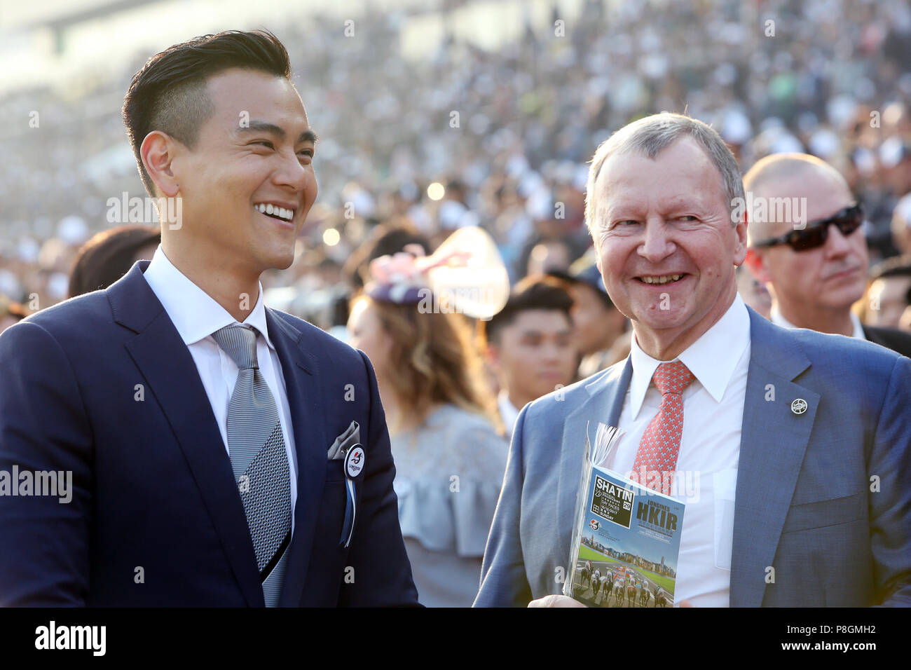 Hongkong, China, Eddie Peng, Schauspieler (links) und Winfried Engelbrecht-Bresges, CEO der Hong Kong Jockey Club Stockfoto