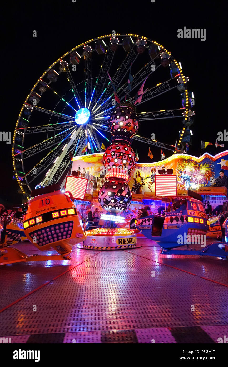 Berlin, Deutschland, Riesenrad und das Fahren auf dem Messegelände Stockfoto