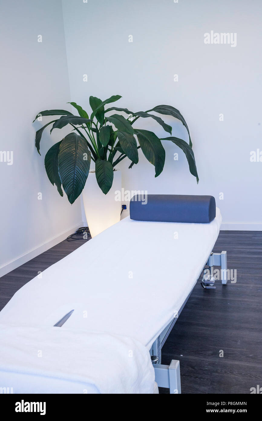 Leeren Raum in der Physiotherapie Klinik mit Anlage Stockfoto