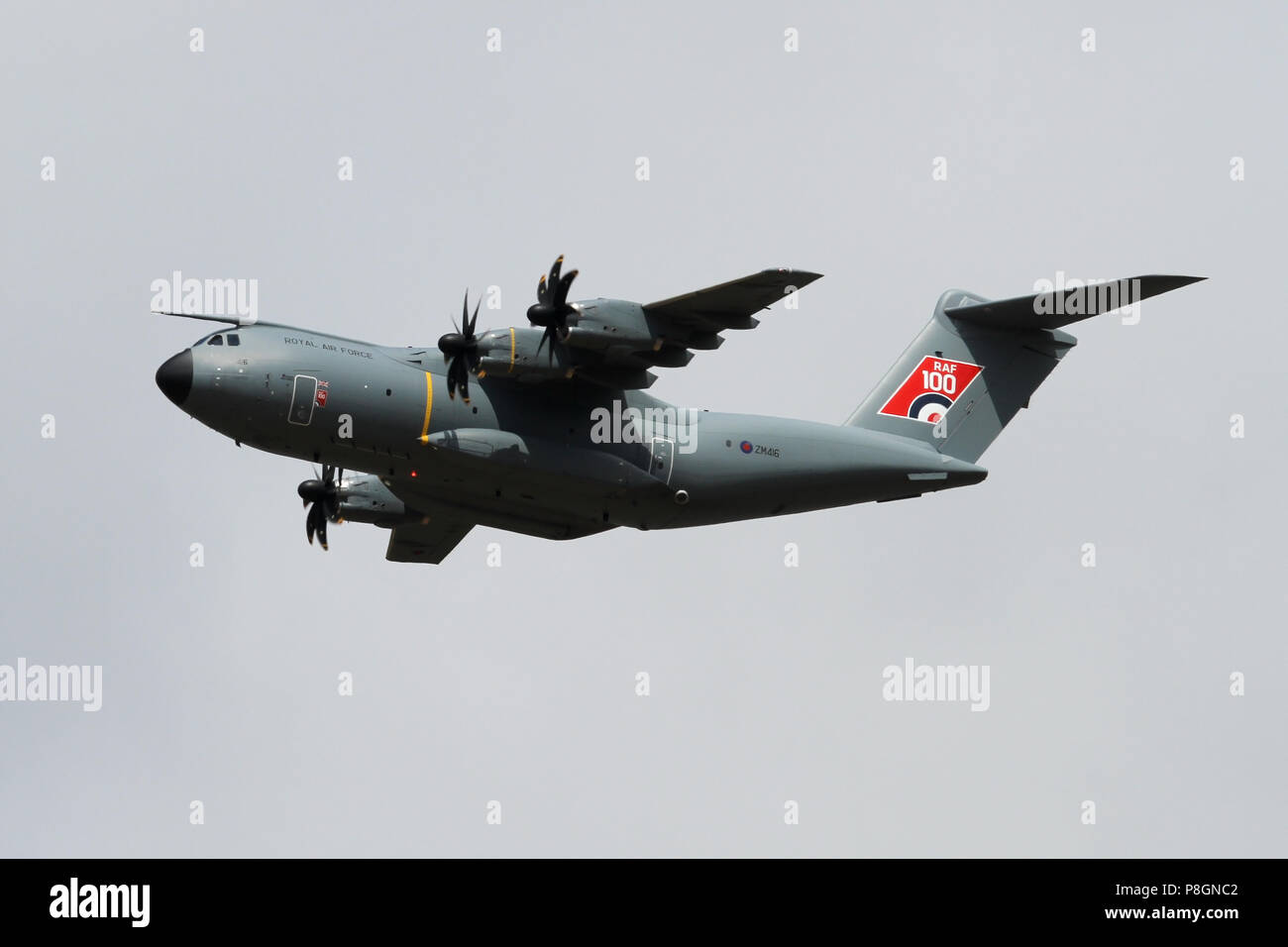 RAF Airbus A400M-Militärtransporters Atlas overhead Ipswich, Suffolk während des thw Royal Air Force flypast für das 100-jährige Jubiläum. Stockfoto