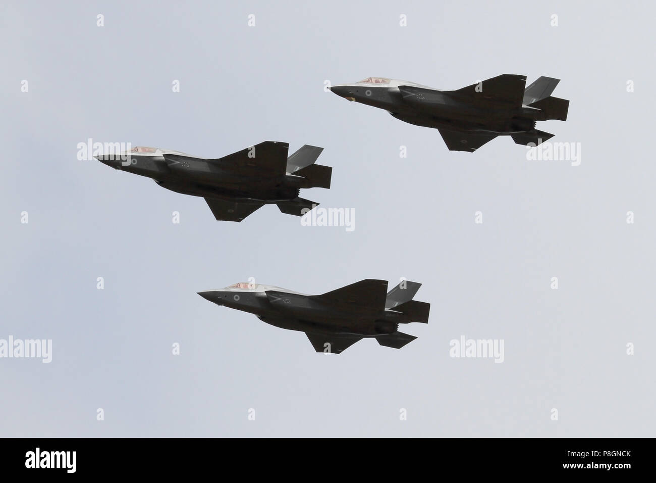 Drei der vier aktuellen UK RAF F-35B Blitze während der RAF 100 Jahre Jubiläum Flypast gesehen während über Ipswich, Suffolk. Stockfoto