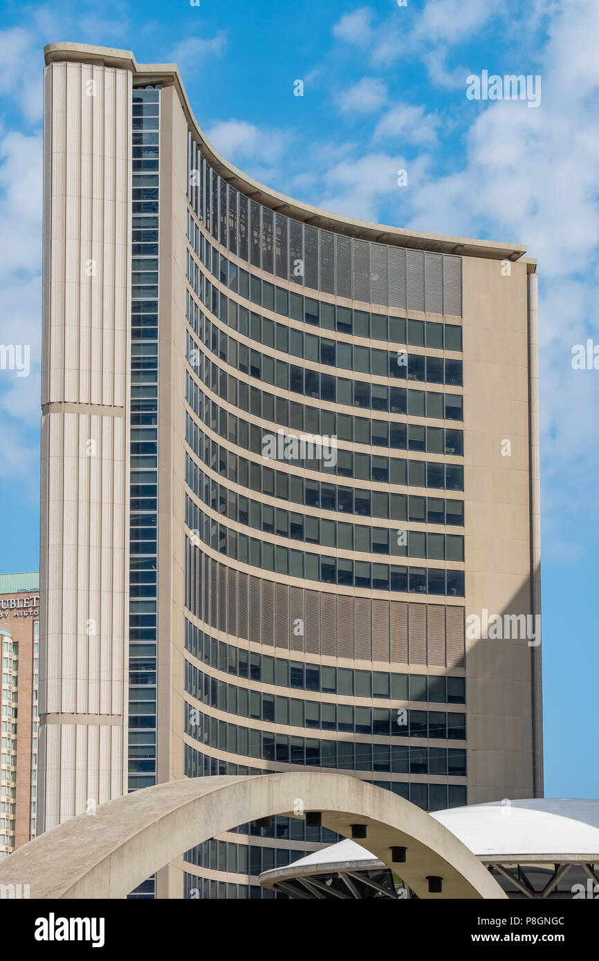 Durch Viljo Revell entworfen und 1965 erbaut, Toronto City Hall ist eines der markantesten Wahrzeichen der Stadt. Stockfoto