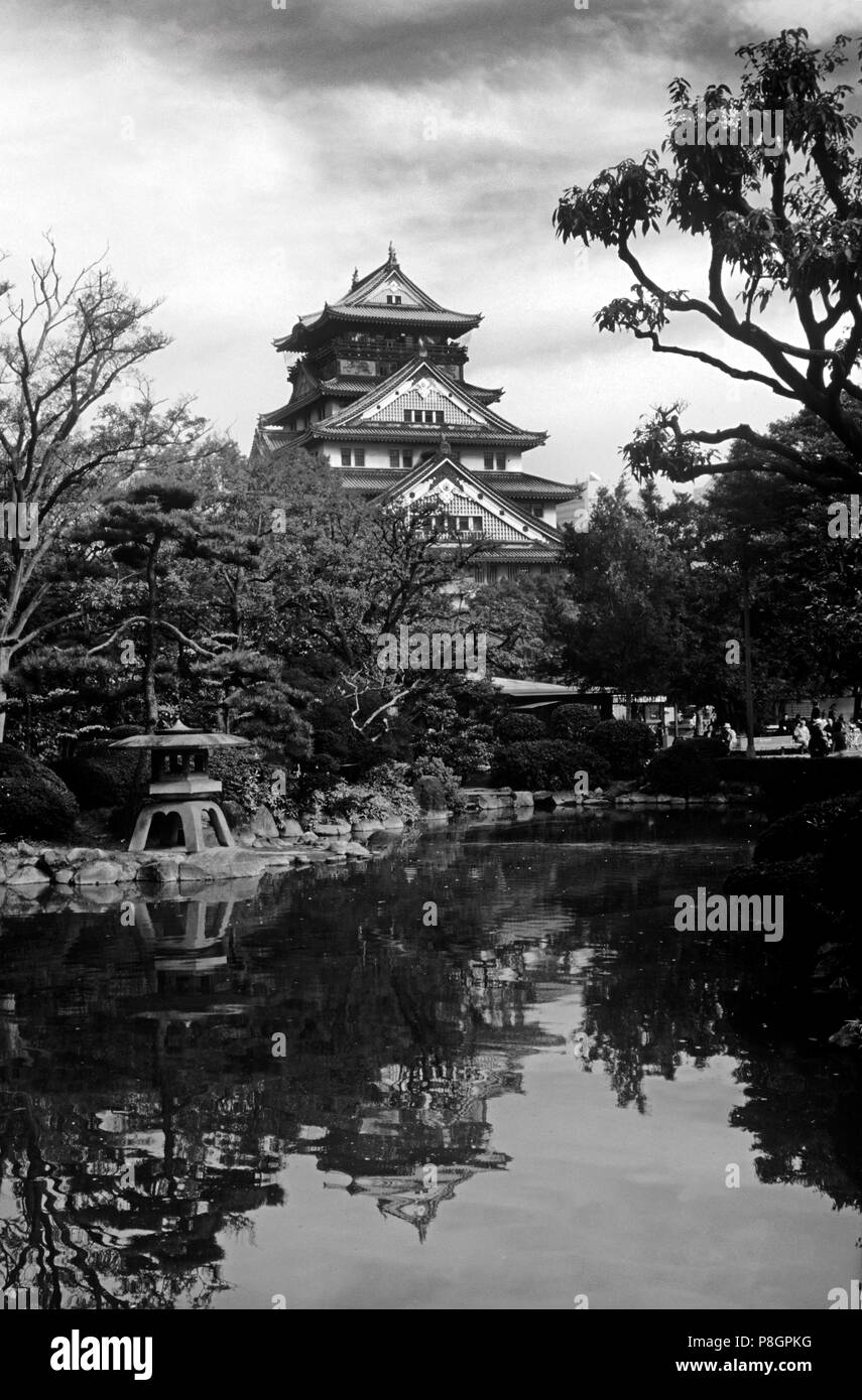 Burg von Osaka wurde sehr schön in die Original (von HIDEYOSHI TOYOTOMI in den 1580er Jahren gebaut) wiederhergestellt Stockfoto