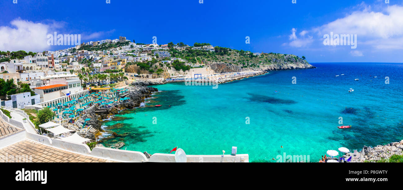 Schönen Castro Dorf, mit azurblauen Meer und traditionelle Häuser, Apulien, Italien. Stockfoto