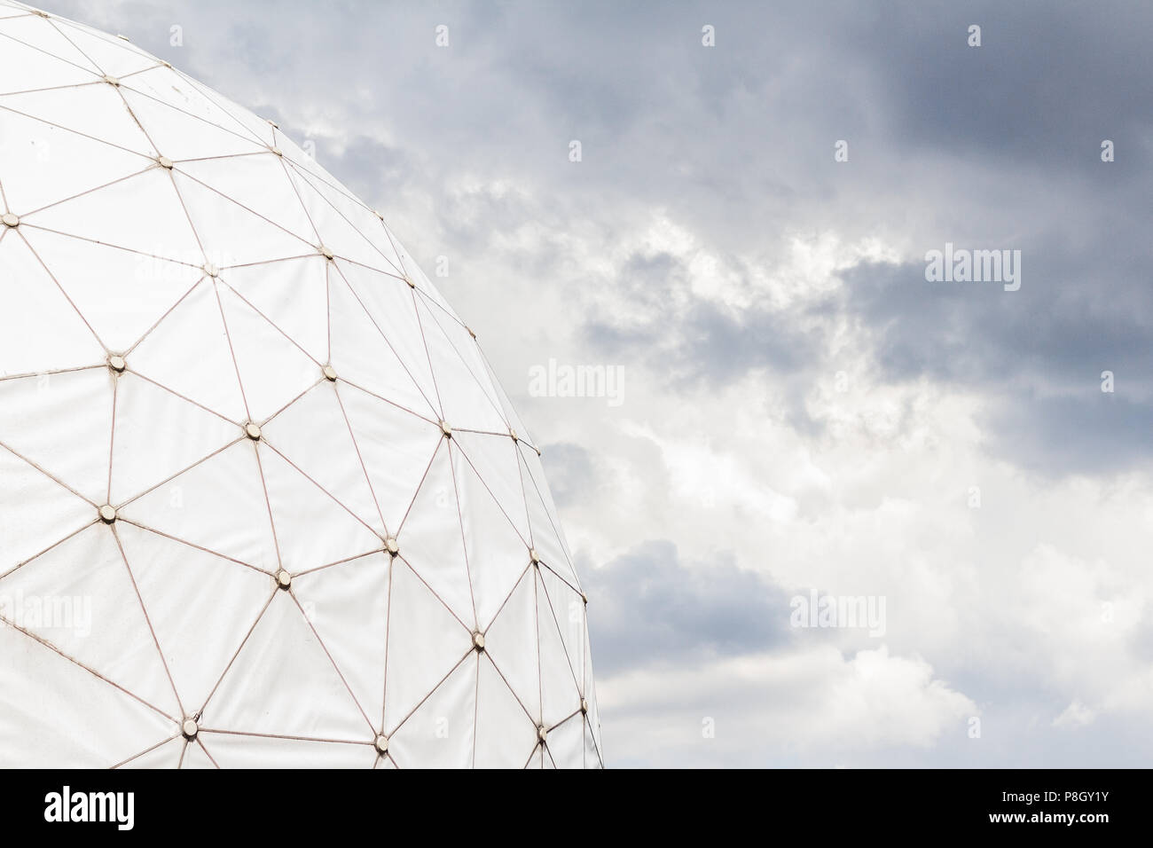 Turm der alten Radarstation-Dome/Radom auf Hören station Stockfoto