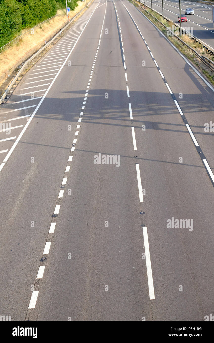 Bristol, UK. 11. Juli 2018. Wie das englische Fußballteam spielen Kroatien im WM-Halbfinale motor Art und Weise, wie der Verkehr auf der M4 ist anscheinend sehr leicht. Gezeigt wird der M4 zwischen Abfahrt 19 und 20 an aroun Kick Off Time, 7 Uhr. © JMF-News/Alamy leben Nachrichten Stockfoto