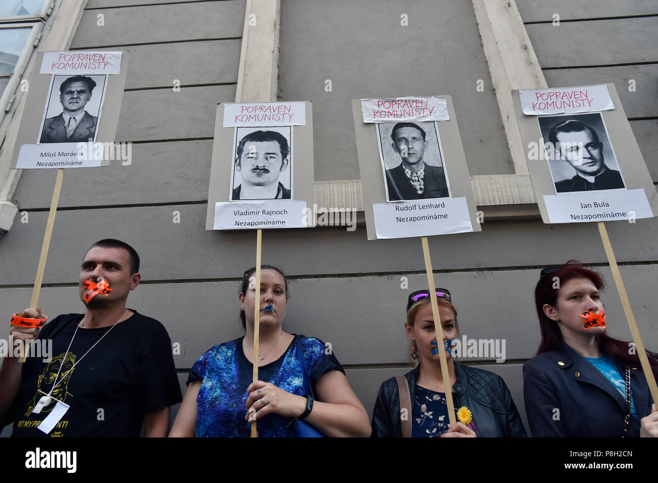 Prag, Tschechische Republik. 11. Juli 2018. Ein Protest der AUVA Gruppe gegen die Regierung, unterstützt von den Kommunisten, in Prag, Tschechische Republik, am 11. Juli 2018, in einer Zeit der Abgeordnetenkammer Sitzung auf das Vertrauen in die Minderheitsregierung von ANO und Zsva. Quelle: Vit Simanek/CTK Photo/Alamy leben Nachrichten Stockfoto