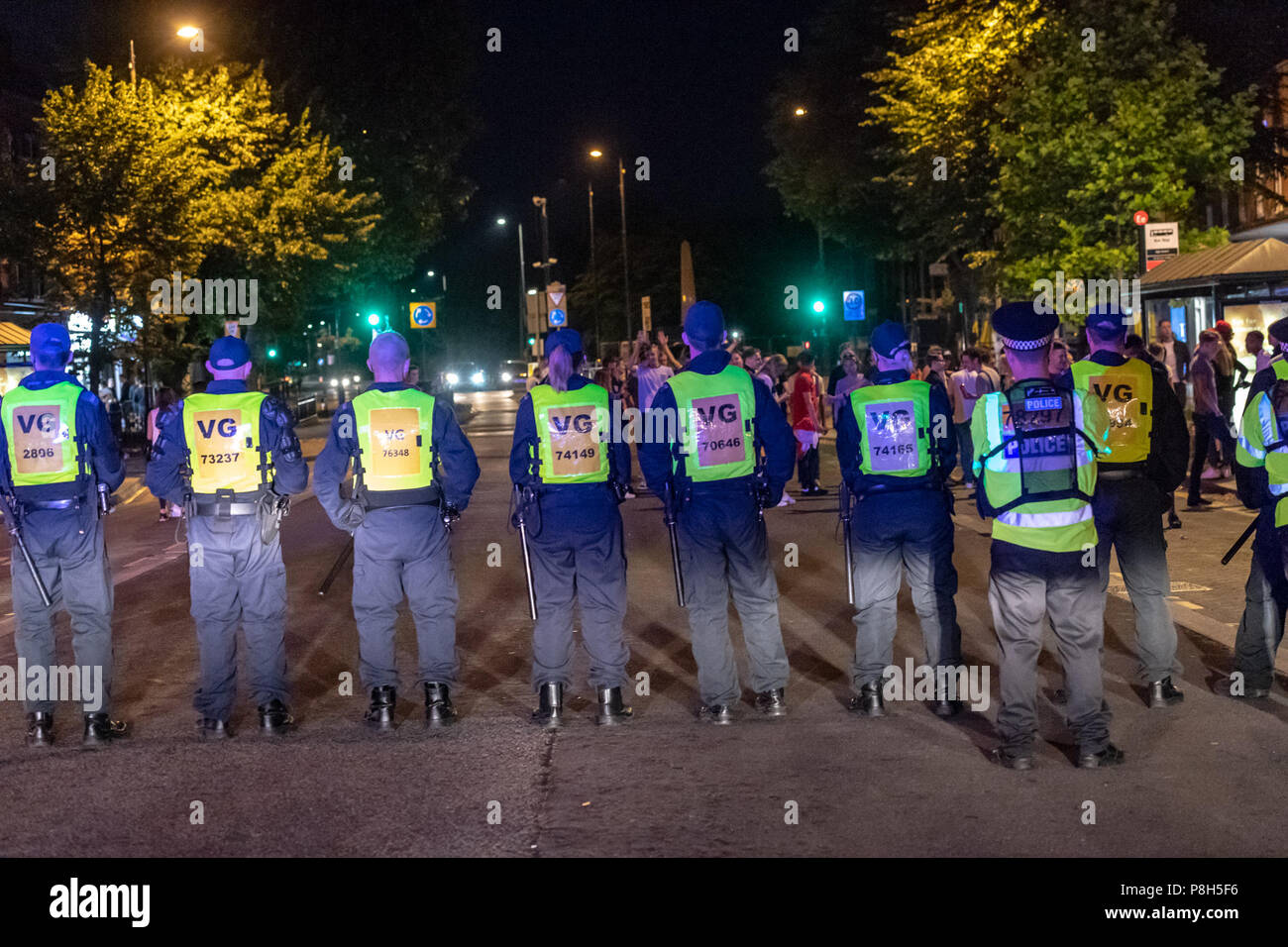 Brentwood Essex 11. Juni 2018 Rund 50 Polizisten in Brentwood Essex eingesetzt nach England verliert gegen Kroatien. Fans Tränen wandte sich an Unordnung und Essex Polizei hatte zu löschen Fans nach unten, um die gesamte Länge der High Street. Eine kleine Gruppe von Fans gefordert, die Polizei und die Verhaftungen wurden vorgenommen. Kredit Ian Davidson/Alamy leben Nachrichten Stockfoto