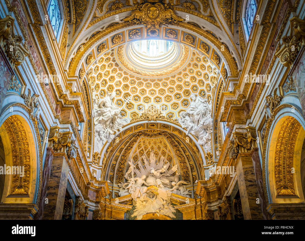 Die Kuppel der Kirche von Saint Louis die Franzosen in Rom, Italien. Stockfoto