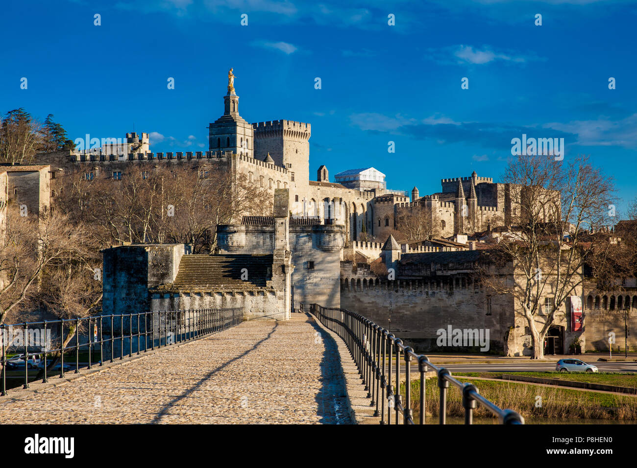 AVIGNON, Frankreich - MÄRZ 2018: die berühmte Brücke von Avignon auch genannt Pont Saint-Benezet bei Avignon Frankreich Stockfoto