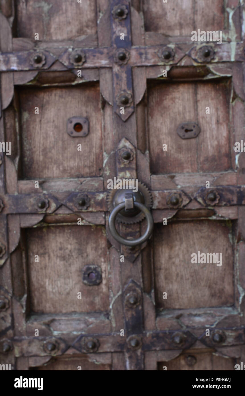 Rustikale antikes Holz- und Metallarbeiten Doppeltüren Baja, Mexiko Stockfoto