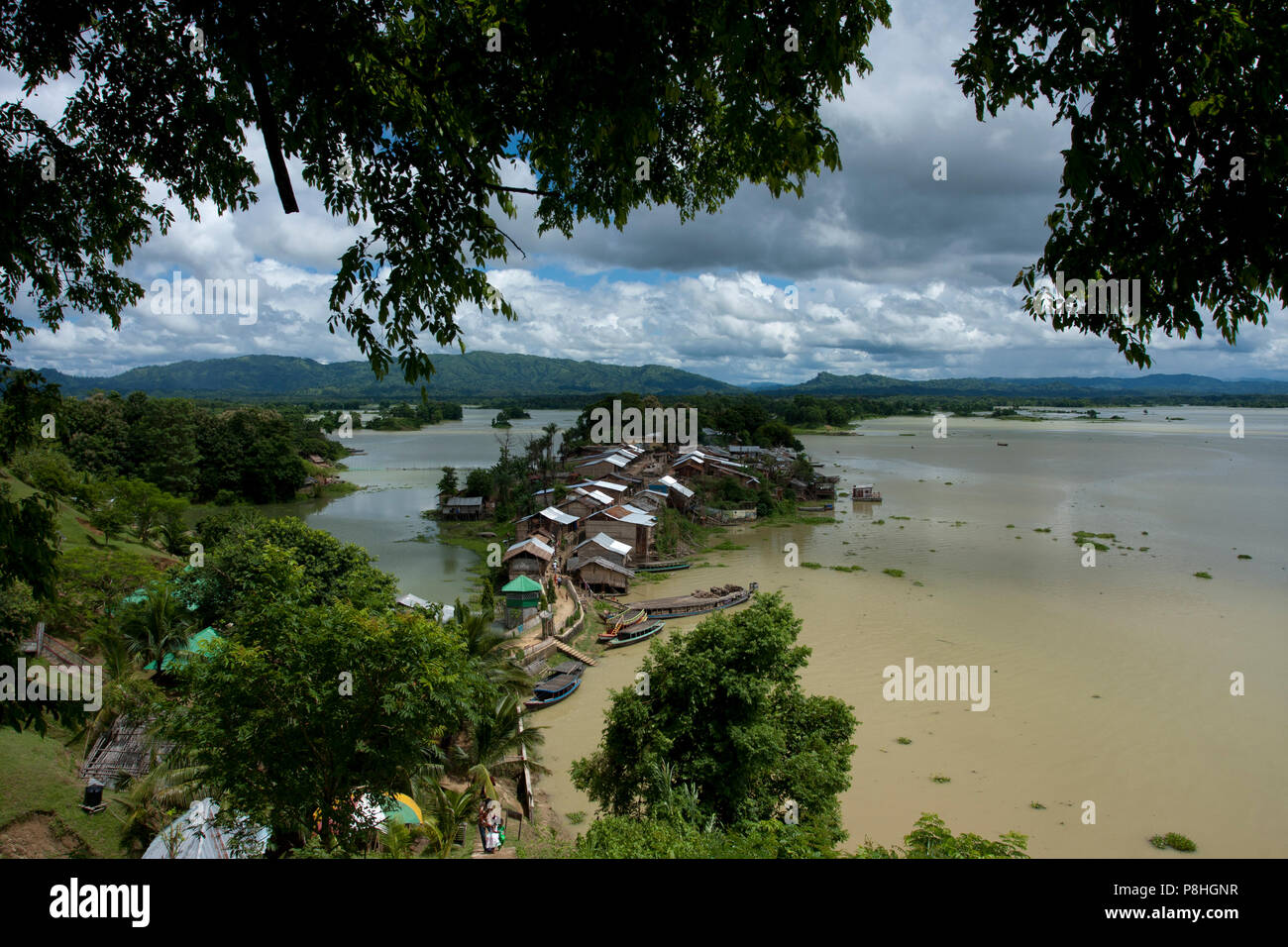 Die Kaptai See von Rangamati in Bangladesch. Ein beliebtes Urlaubsziel, es ist der größte See erstreckt sich über 680 Quadratmeter kilomet Stockfoto