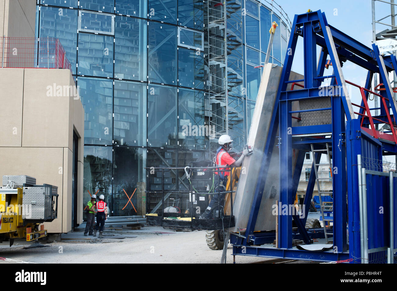 Arles, Frankreich. Luma Ausstellungsfläche im Bau. Stockfoto