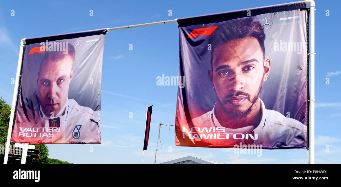Lewis Hamilton und Valtteri Bottas Bilder auf Fahnen, Silverstone, Northampton, Britischen Grand Prix 2018, England, Großbritannien Stockfoto