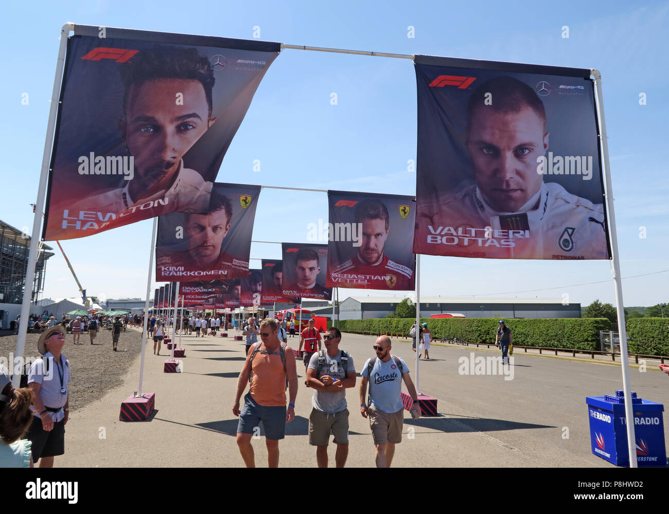 F1 Fahrer Bilder auf Fahnen, Silverstone, Northampton, Britischen Grand Prix 2018, England, Großbritannien Stockfoto