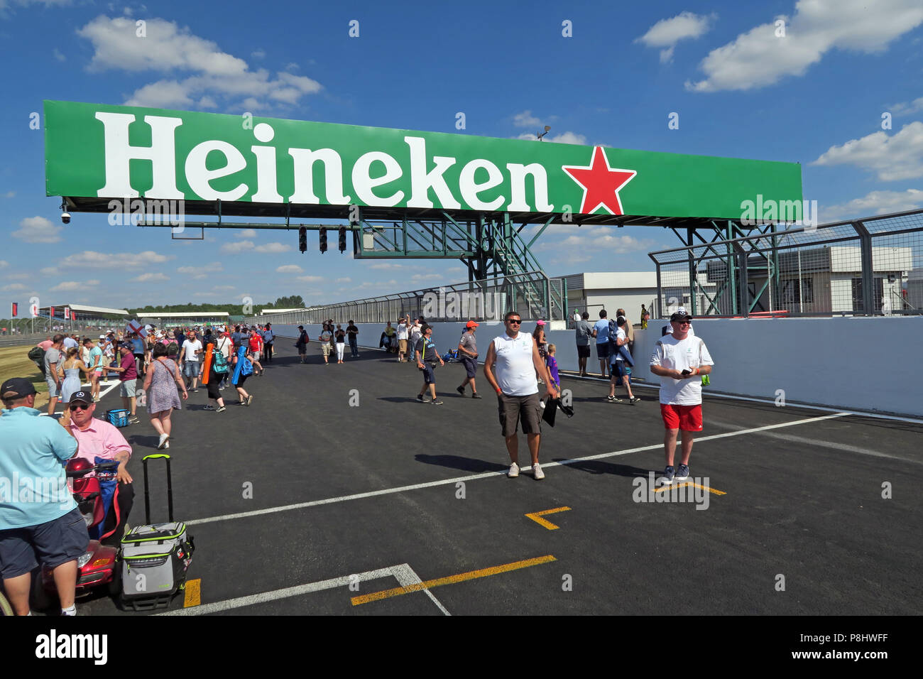 Heineken Bier Bier Werbung auf der britischen Grand Prix, Strecke, Silverstone, Silverstone, Towcester, Northampton, England, UK, NN12 8TL Stockfoto