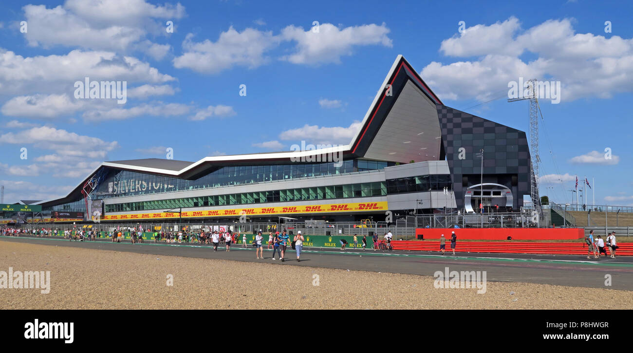 Silverstone Winged Building and Pits Area, Race Control, erbaut von Buckingham Group Contracting, Silverstone Circuit, Towcester, Northampton NN12 8TL Stockfoto