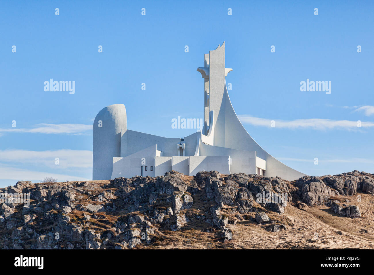 16. April 2018: Stykkisholmur Kirche, Snaefellsness Halbinsel, West Island - eine Kirche, die auch als Konzerthalle genutzt wird. Stockfoto