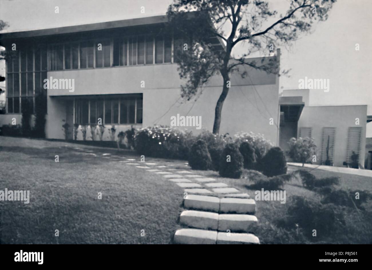 'Front - Detailansicht - Haus von Herrn und Frau Edward Kaufman, Westwood, Kalifornien", 1939. Von dekorativen Kunst 1939 - Das Studio Jahr buchen, bearbeitet von C. Stockfoto