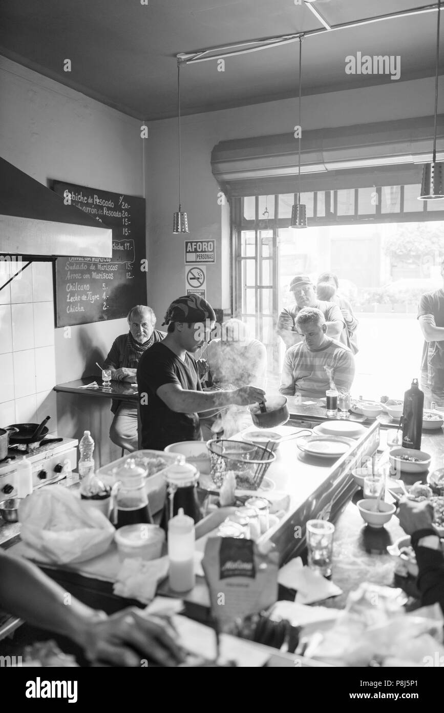 Al Toke Pez, Street Food Bar, Lima, Peru. Stockfoto