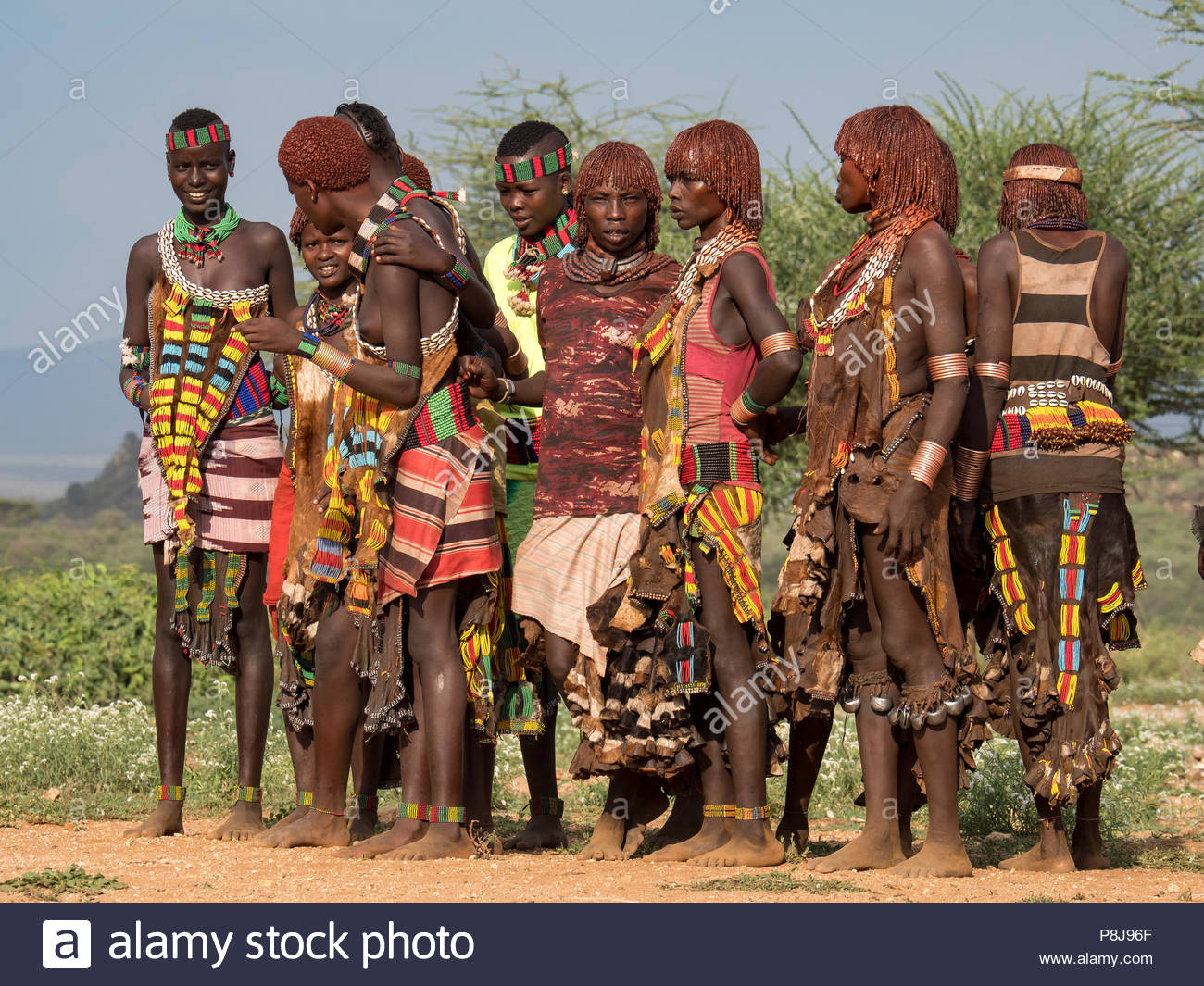 Junge Frauen Von Hamar In Traditioneller Kleidung Mit Halsketten Omo Region Athiopien Stockfotografie Alamy