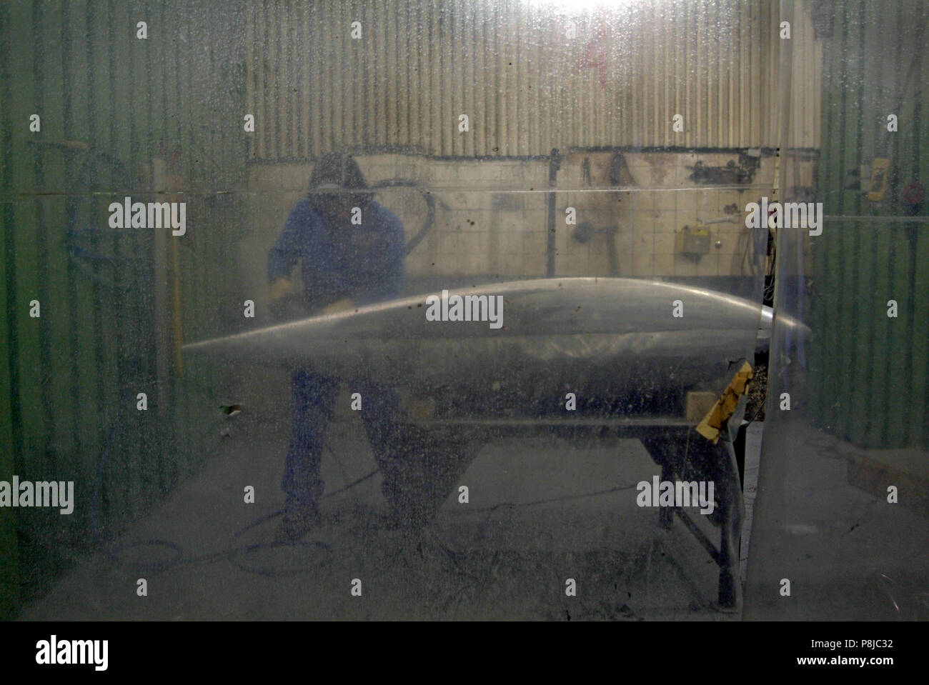 Die Firma SCHUMACHER mbH & Co. ist eine Bleigiesserei Sterben; spezialisiert auf das Gießen von Kielen fuer Boote und Yachten. Stockfoto