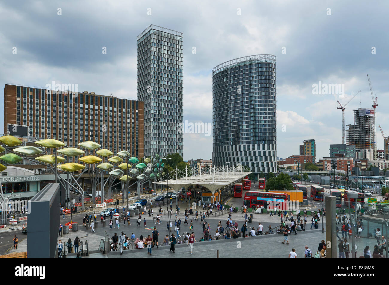 Neue Gebäude in Stratford Shopping Centre, East London UK, gesehen vom Eingang zu den neuen Westfield Shopping Center Stockfoto