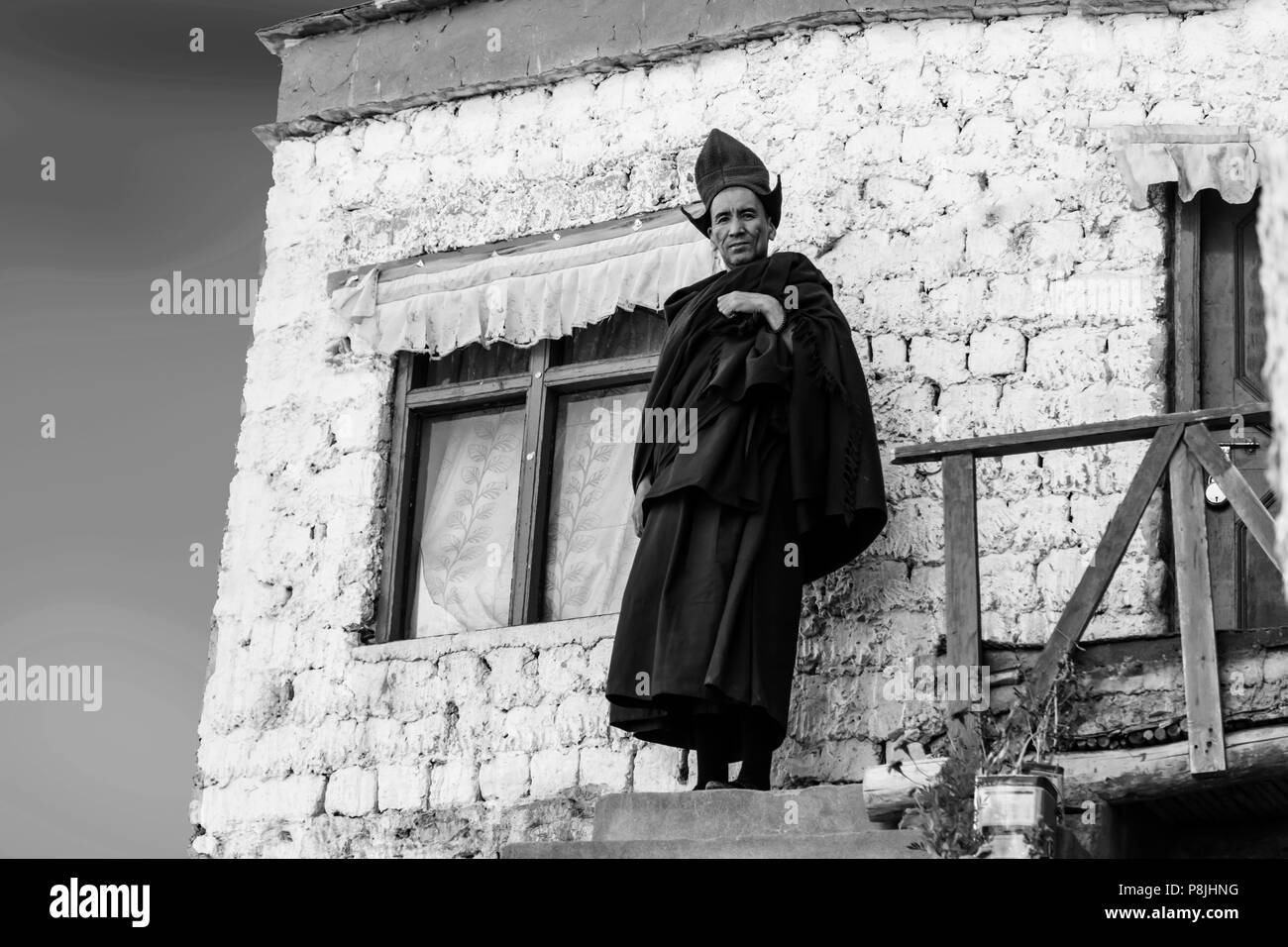 Ein buddhistischer Mönch in KARSHA GOMPA der größten buddhistischen Kloster in der STOD RIVER VALLEY - Zanskar, Ladakh, Indien Stockfoto