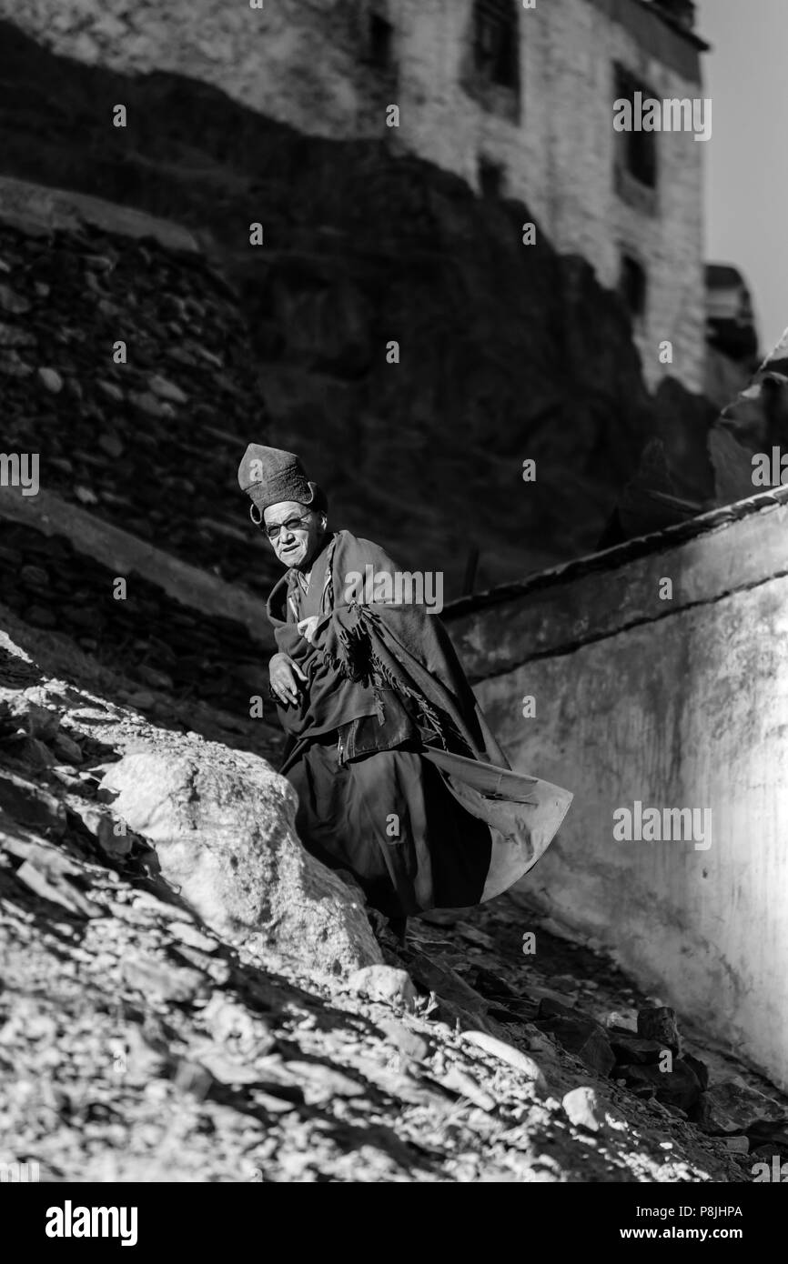 Ein buddhistischer Mönch in KARSHA GOMPA der größten buddhistischen Kloster in der STOD RIVER VALLEY - Zanskar, Ladakh, Indien Stockfoto