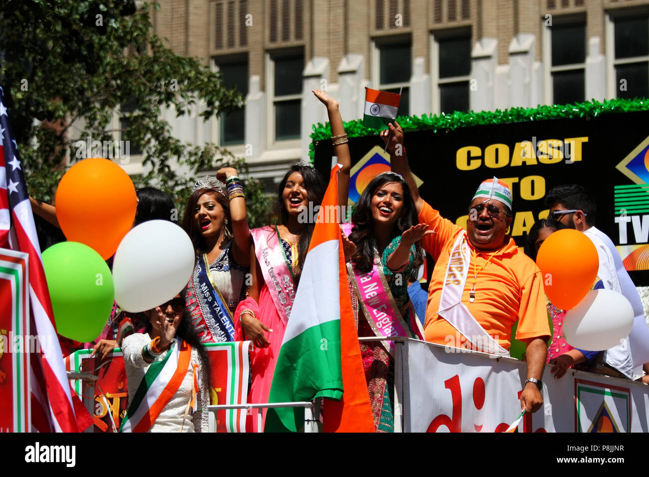 NEW YORK, NY - AUGUST 21: lebendige und vielfältige Massen Teil in der 36Th Indien Day Parade nehmen der Unabhängigkeit Indiens Tag auf der Madison Avenue, M zu feiern. Stockfoto