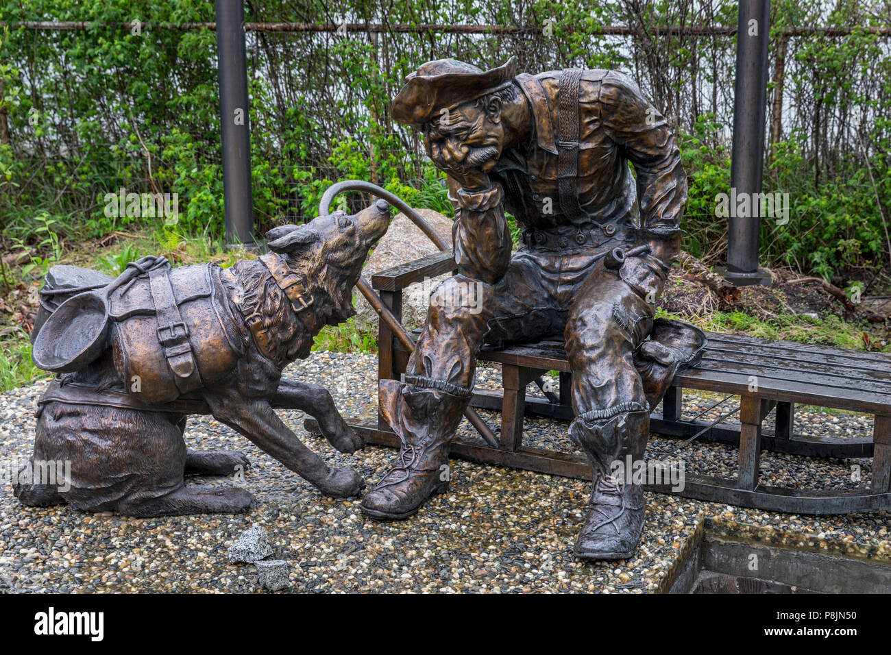 Prospector und Hund Skulptur, Skagway, Alaska, United States, USA, Dienstag, 22. Mai 2018. Stockfoto