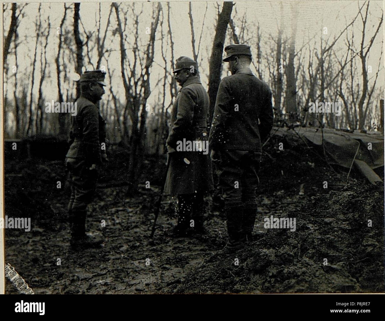 . 526 Sr. F.M.L. Exzl. HOFMANN bei der Inspizierung der Stellungen. (BildID) 15523296 Stockfoto