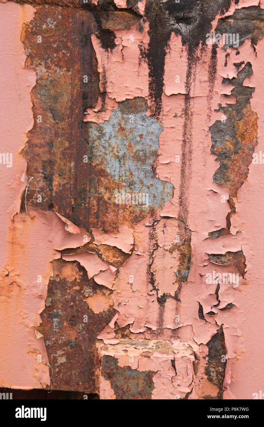 Farbe Späne Peeling entfernt von Stahlrohren in einem ehemaligen Stahlwerk in Birmingham, Alabama Stockfoto