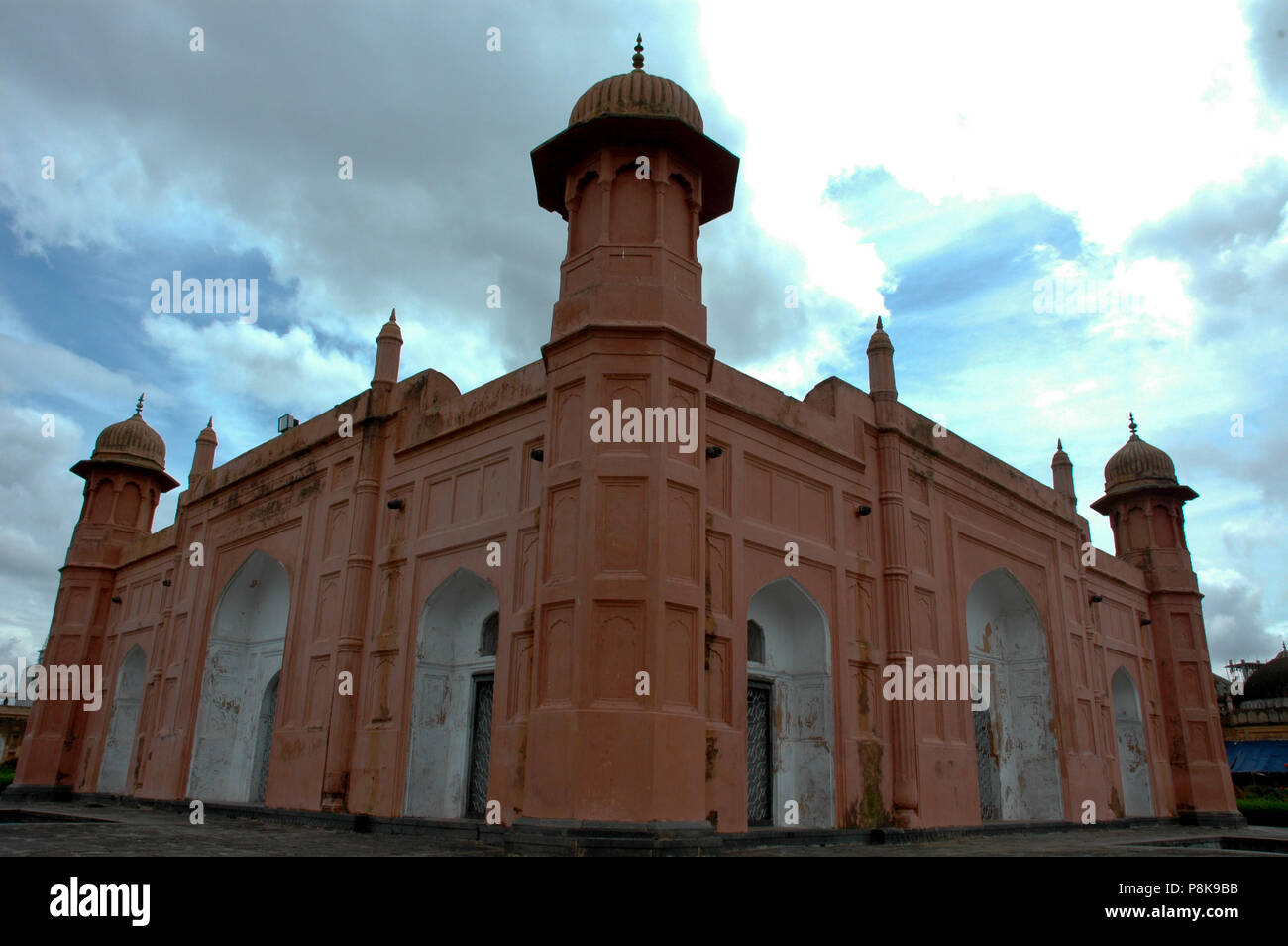 Pari Bibi Grab innerhalb der Lalbagh Fort. Es ist auch als 'Fort Aurangabad' ist eine unvollständige Mughal Palace am Fluss Buriganga in der so gelegen bekannt Stockfoto