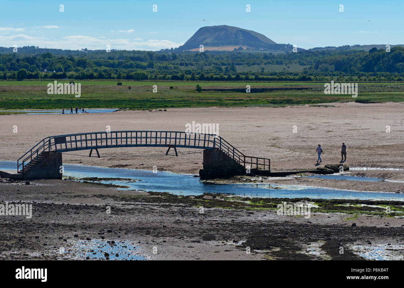 Die Brücke nach Nirgendwo, Belhaven Bay und das Gesetz in der Ferne John Muir Country Park, Dunbar, East Lothian Stockfoto