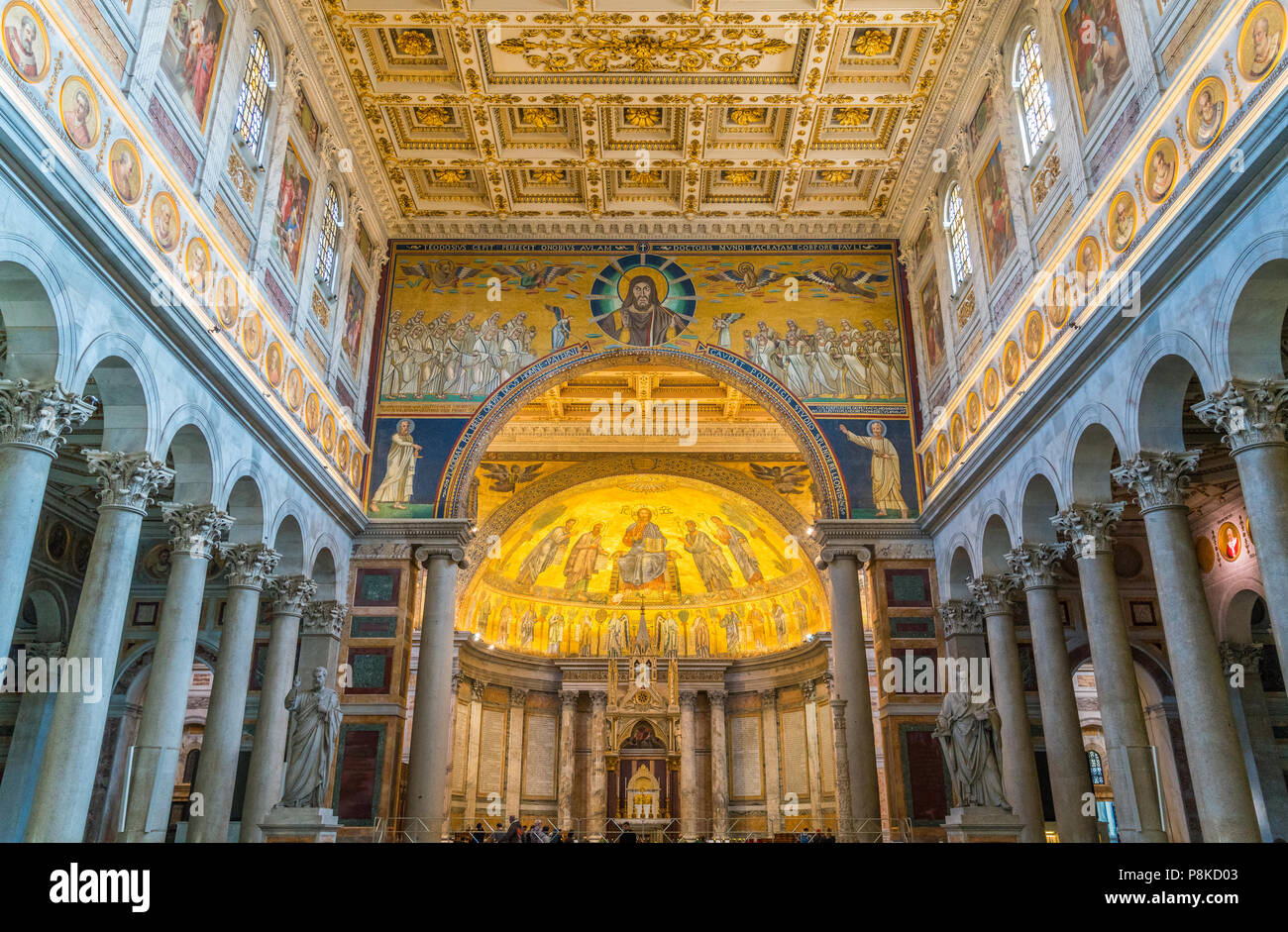 Ein Blick auf die Basilika St. Paul vor den Mauern in Rom, Italien. Stockfoto