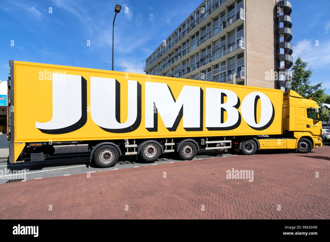 Jumbo Sattelschlepper. Jumbo ist die zweitgrößte Supermarktkette in den Niederlanden. Stockfoto