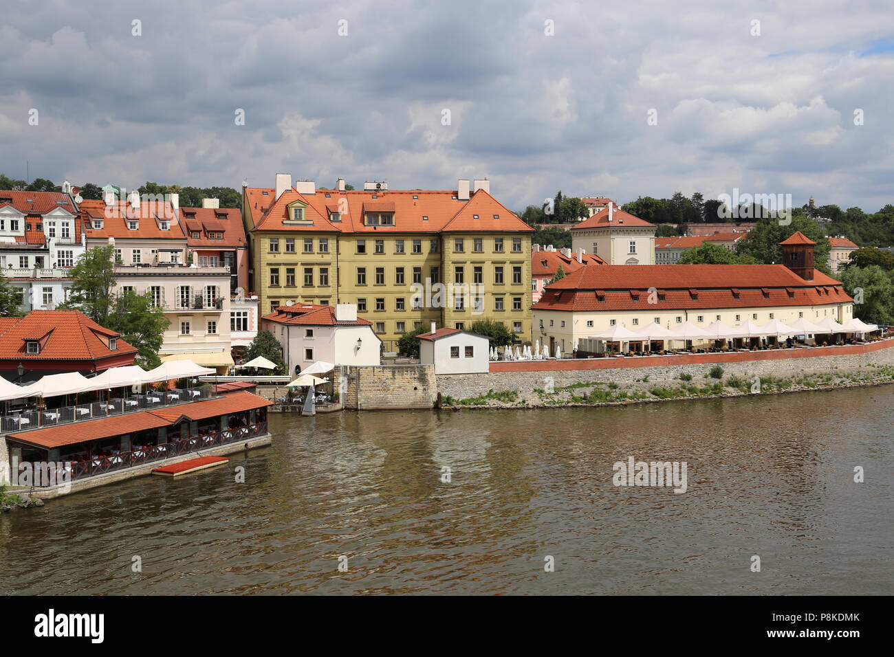 Čertovka (Devil's Stream aka wenig Prager Venedig) und Franz Kafka Museum, Malá Strana (Kleinseite), Prag, Tschechien (Tschechische Republik), Europa Stockfoto