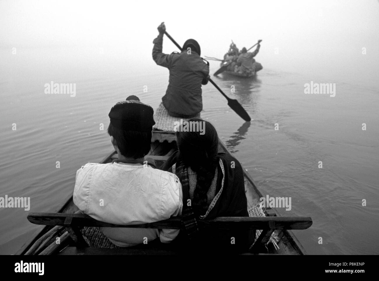 Touristen Boot zu einer Insel Game Lodge - CHITWAN NATIONALPARK NEPAL Stockfoto