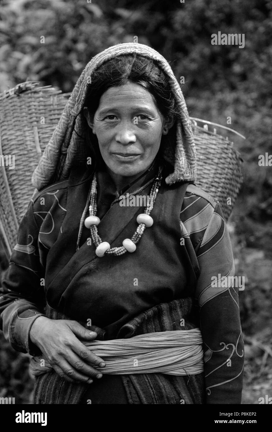 Sherpa Frau, die eine dolko-SOLU BEZIRK VON NEPAL Stockfoto