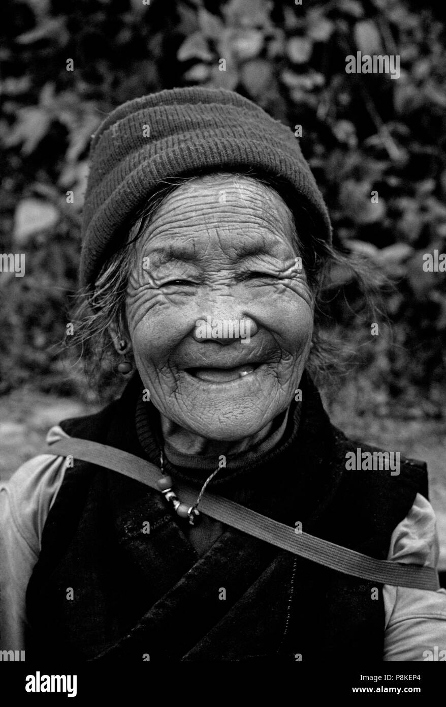 Großmutter Sherpa lacht - SOLU BEZIRK VON NEPAL Stockfoto