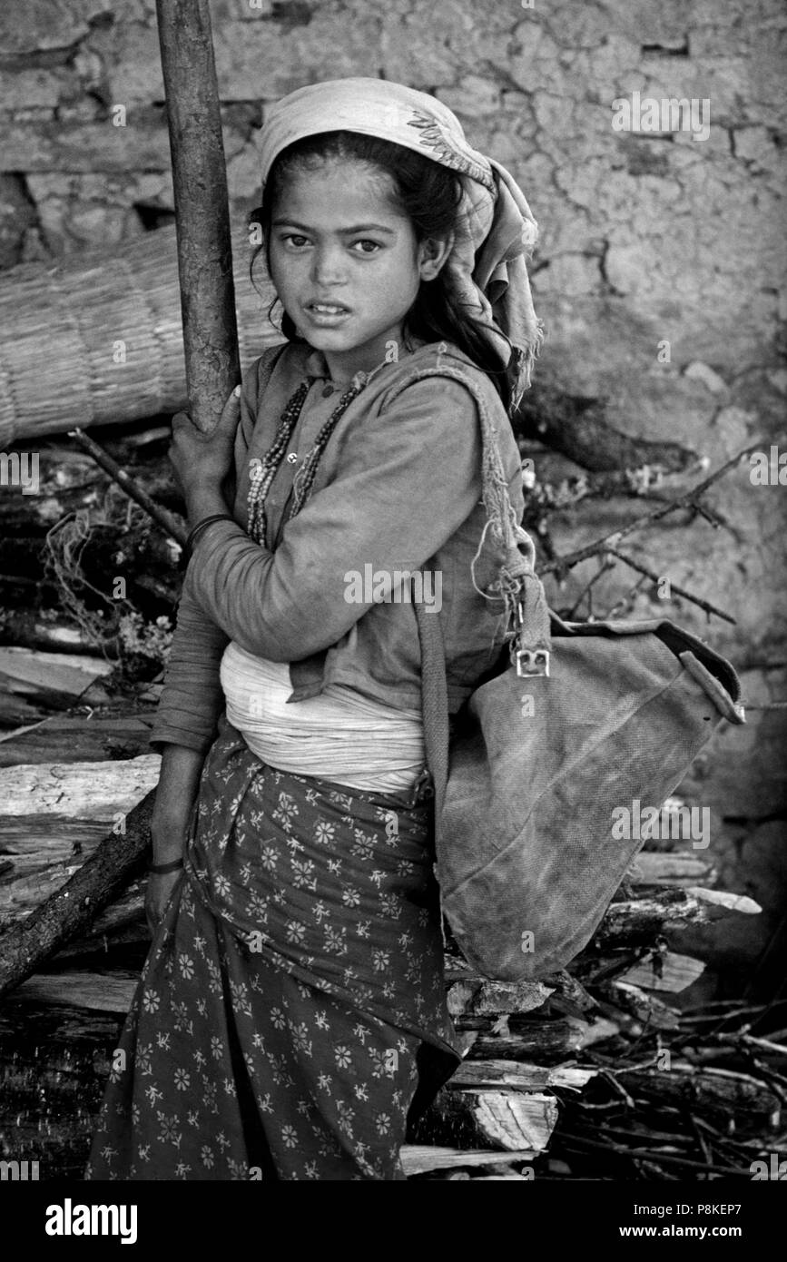 Tamang Mädchen in einem Dorf - SOLU TREK, NEPAL Stockfoto