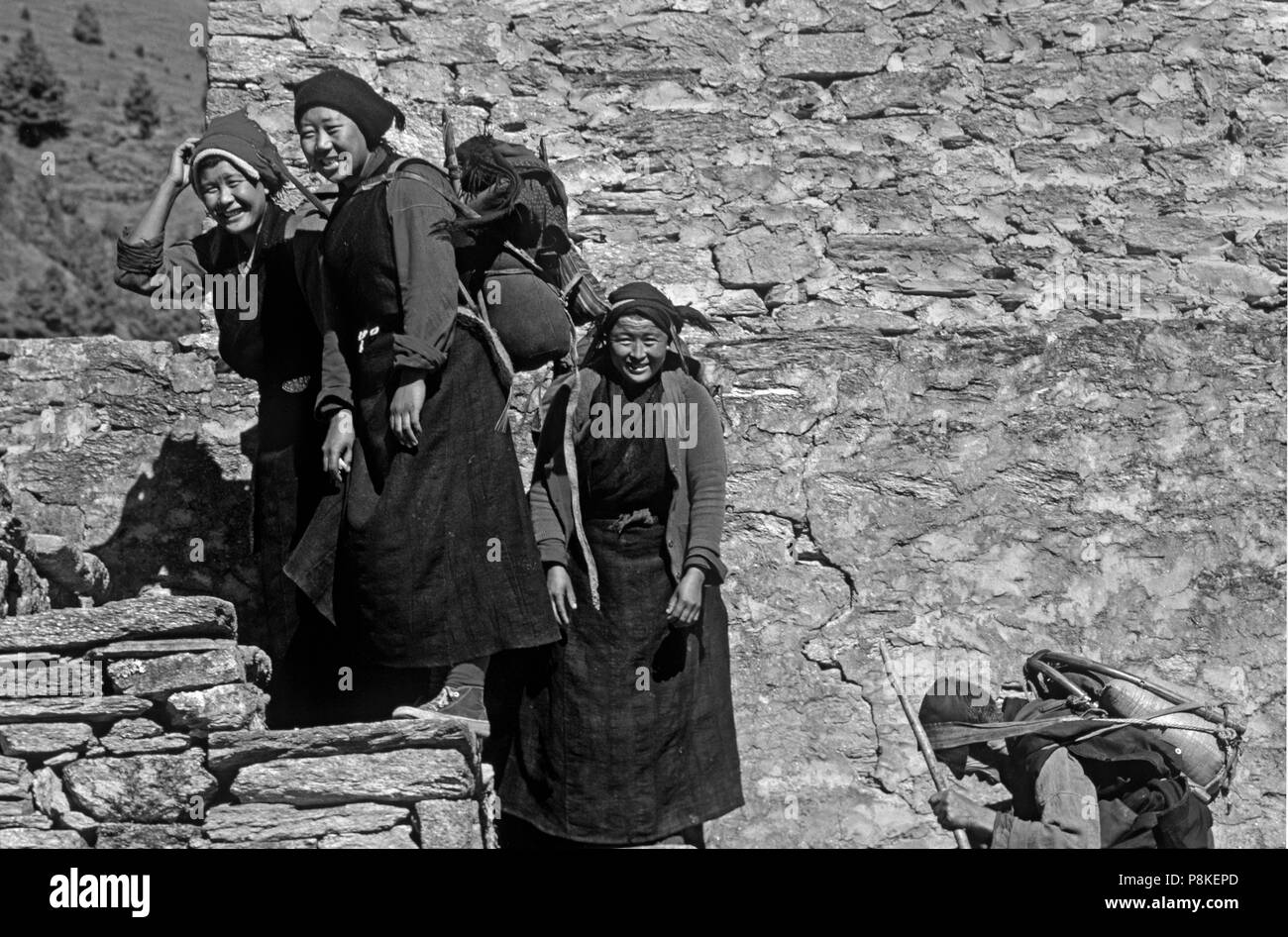 Nonnen dolkos Durchführung auf der Rückfahrt zum thuptencholing Gompa - SOLU TAL, NEPAL Stockfoto