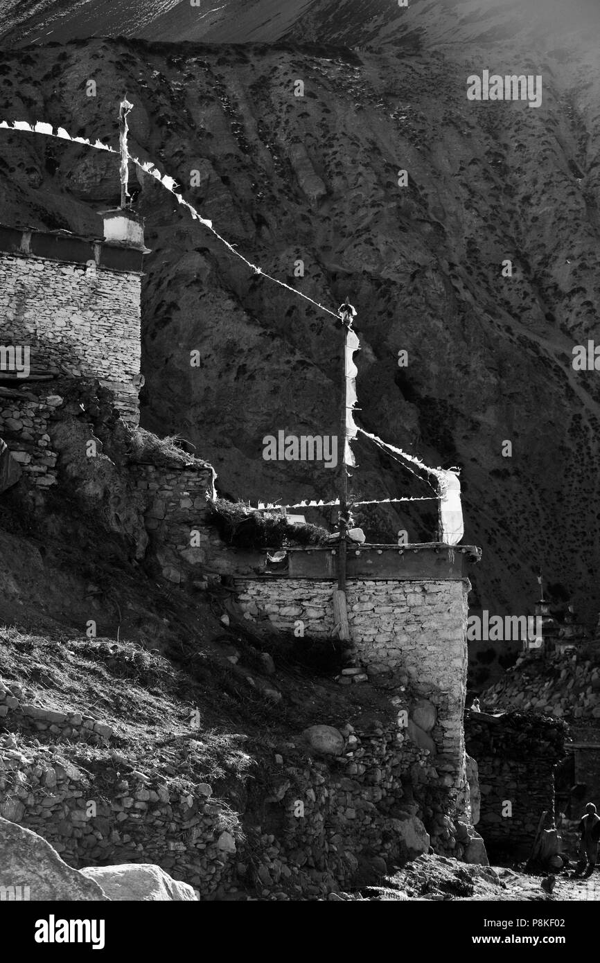 Tibetische Häuser aus Stein in der PHU Dorf auf der NAR PHU TREK - ANNAPURNA CONSERVATION AREA, NEPAL Stockfoto