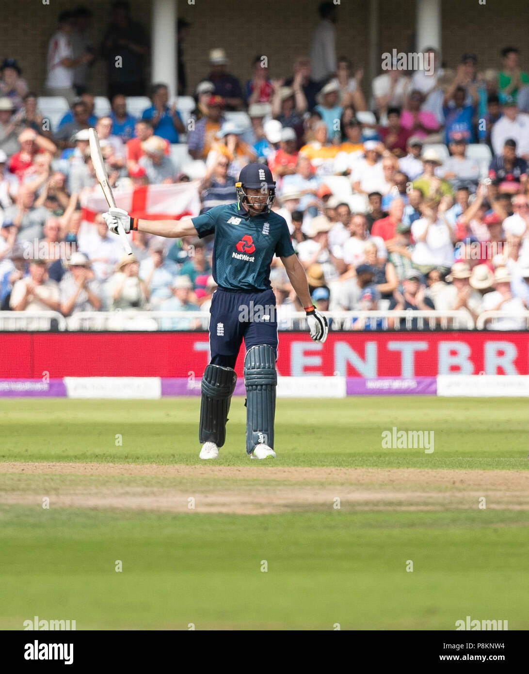 Nottingham, UK. 12. Juli 2018, Royal London, eines Tages International, England V Indien, Trent Brücke, Jos Buttler quittiert die Masse nach Erreichen seiner 50 Durchläufen Credit: David Kissman/Alamy leben Nachrichten Stockfoto